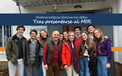 Visita antiguos alumnos tras presentarse a las pruebas del MIR